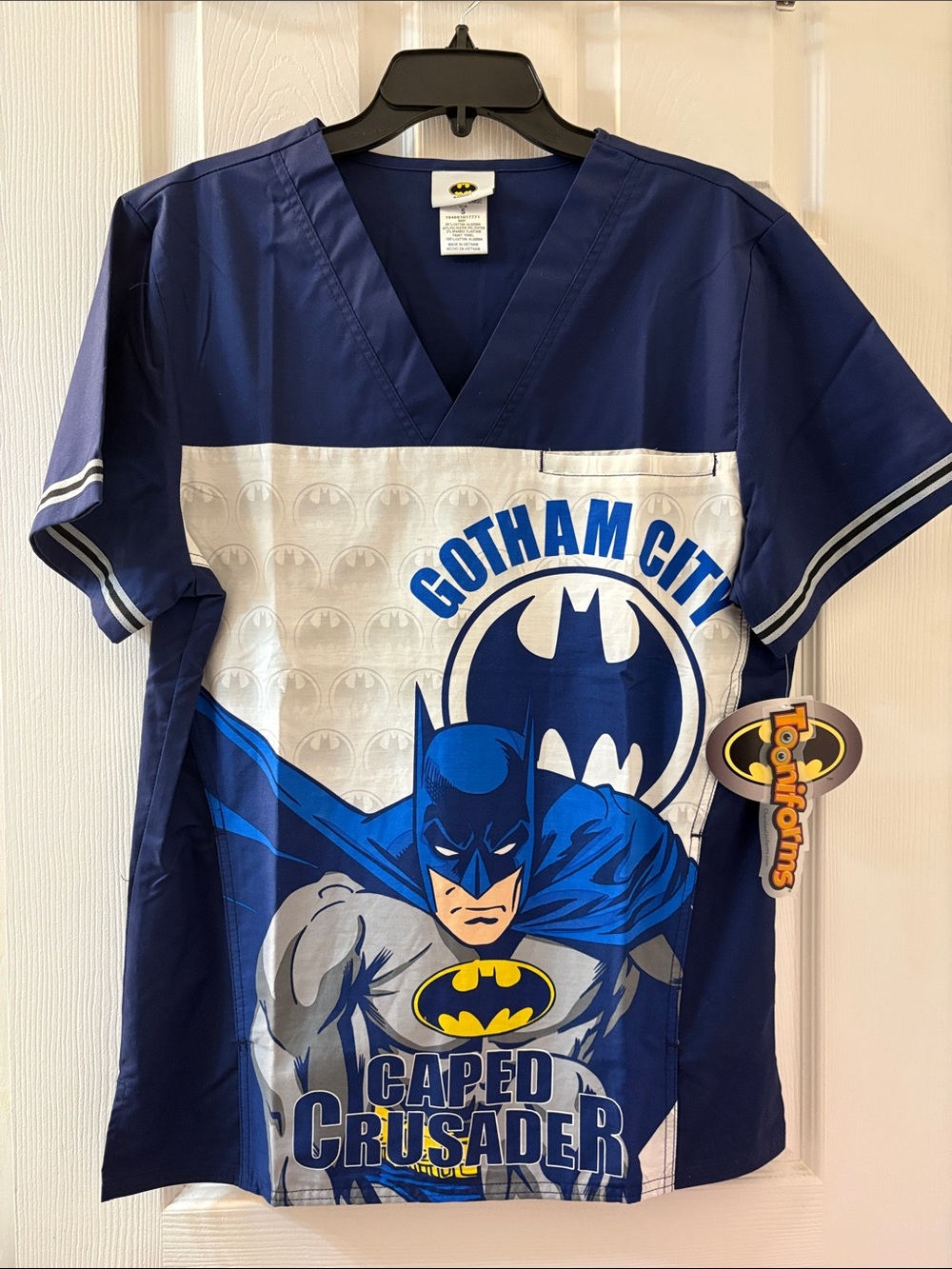 Tooniforms Unisex Batman Gotham City Scrub Top Size Small